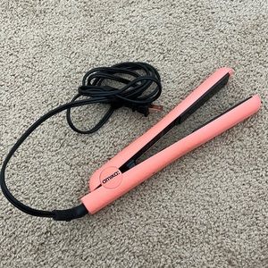 Pink amika hair straightener